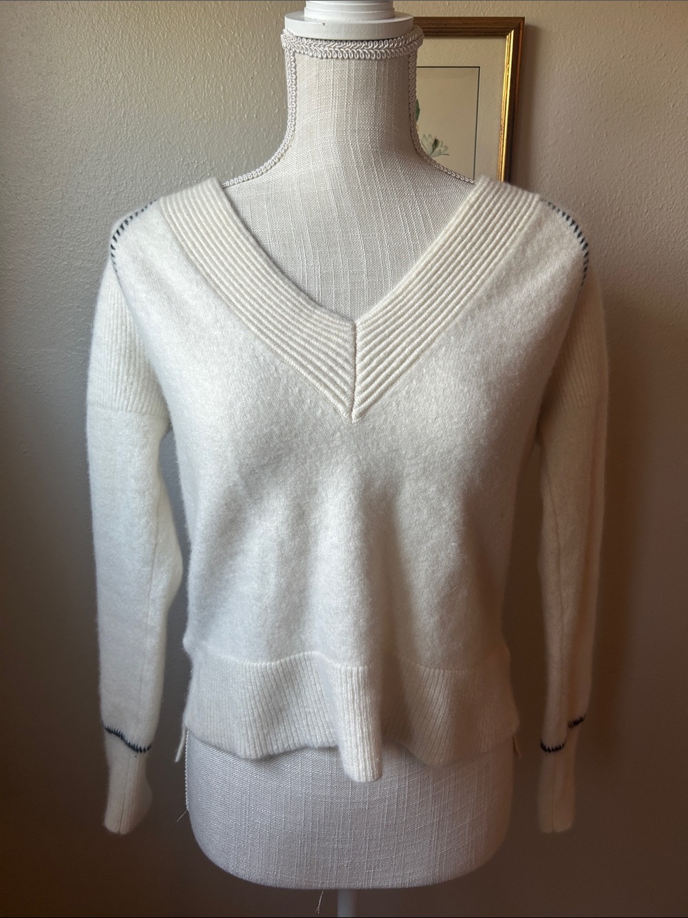 Veronica Beard Preta V-Neck Cashmere Sweater